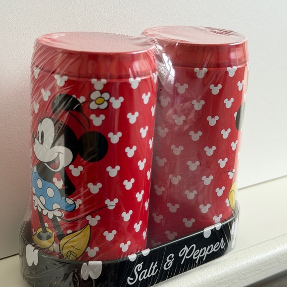 Disney Red Mickey and Minnie Shaker Set Salt & Pepper - Picture 7 of 13